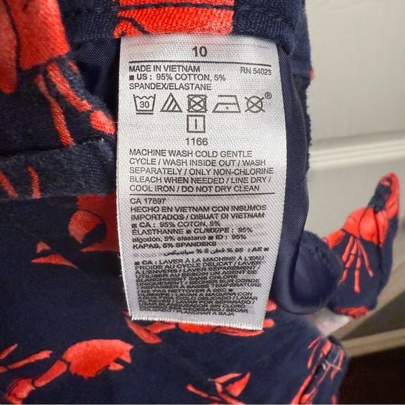 Old Navy Pixie Ankle Pant Dark Blue with Red Lobster Design Size 10 GUC - Picture 5 of 5